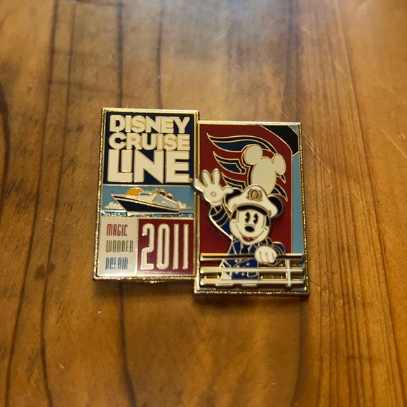 Disney Trading Pin - Picture 1 of 2